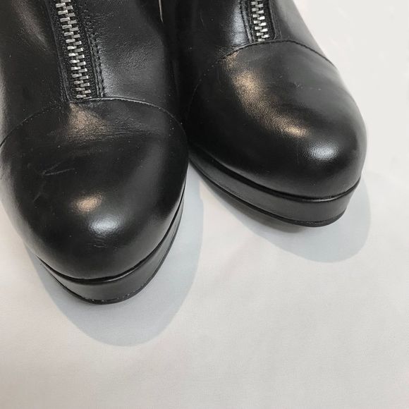 BLACK heeled booties with zipper 💚🌻 - Picture 6 of 9